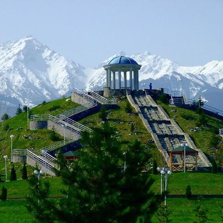 Апартаменты На Улице Розыбакиева, 275-2 Almatý Exterior foto